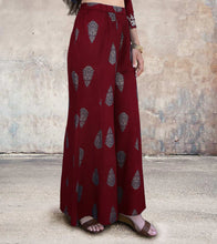 Load image into Gallery viewer, Pria Rayon Pure gold printed Paneled Palazzo Pants