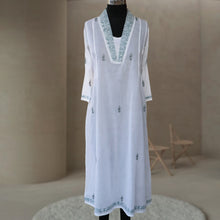 Load image into Gallery viewer, PALLAVI Cotton Mulmul Hand Embroidered Kurta
